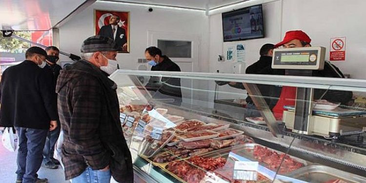 Halk Et Satış Tırında bir ayda 6385 vatandaşa 14 bin 396 kg et ürünü satıldı