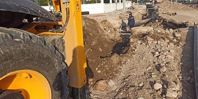 Kemer Kuzdere’de alt yapı çalışması sürüyor