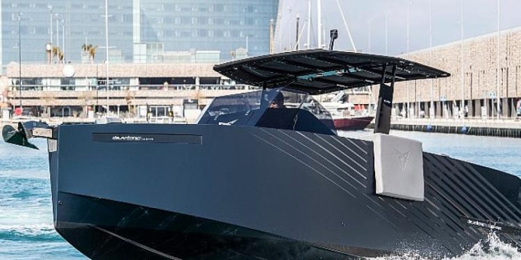 CUPRA tasarımlı yat D28 Formentor denize iniyor