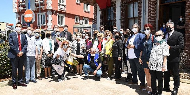 Liseye ve Üniversiteye hazırlanan öğrencilere “Durak Kütüphane”