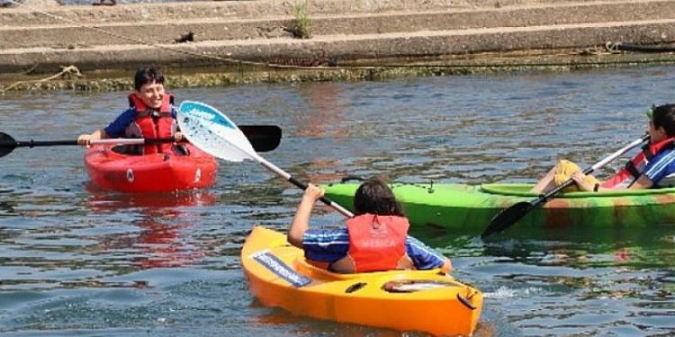 Beykoz’da Okullar Tatile Girdi, Kanolar Suya İndi