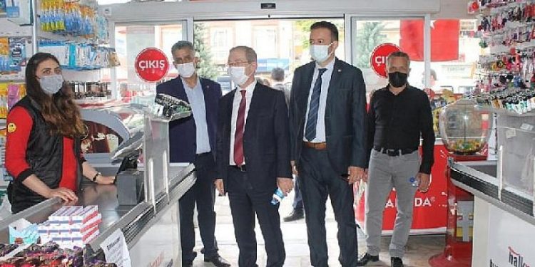 CHP Konya İl Başkanı Barış Bektaş, esnaf ve vatandaşların sorunlarını dinledi.