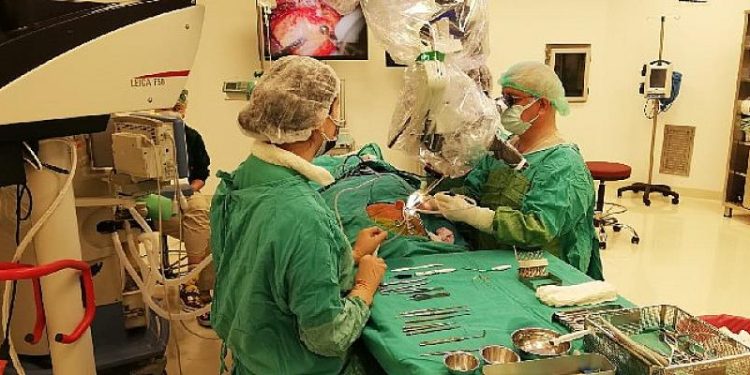 İşitme kaybı tedavi edilmezse Alzheimer’i tetikliyor