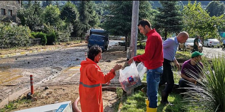 Kızılay Rize’de Selden Etkilenen Vatandaşlar İçin Teyakkuzda