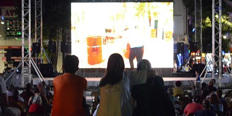 Lüleburgaz’da açık havada sinema keyfi başladı