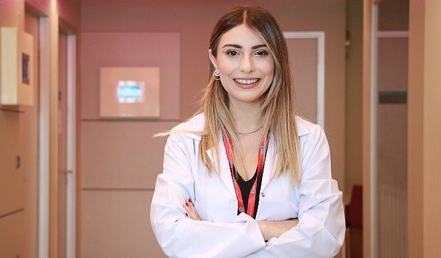 Annenin bebeğe teması, güçlü bağ oluşturuyor ve özgüvenini geliştiriyor