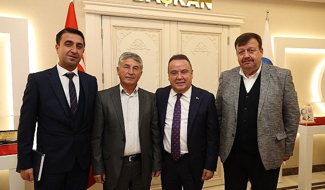 Başkan Böcek muhtarların sorunlarını dinledi