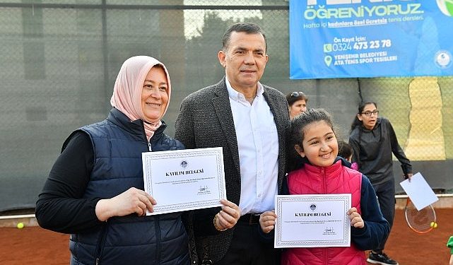 Çay saatinde tenis öğrenen 140 kadın sertifikasını aldı