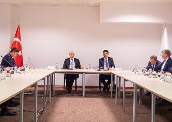 İzmir Büyükşehir Belediyesi ve ilçe belediyelerinden temizlik için güç birliği