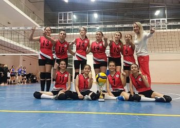 Nevşehir Belediyesi Gençlik ve Spor Kulübü Midi Kızlar Voleybol Takımı Namağlup Şampiyon
