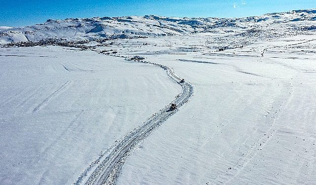 Van’da Kırsalda Karla Mücadele Aralıksız Sürüyor