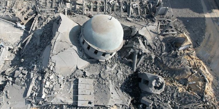 İsrail, Gazze’ye saldılarında 26 camiyi yıktı