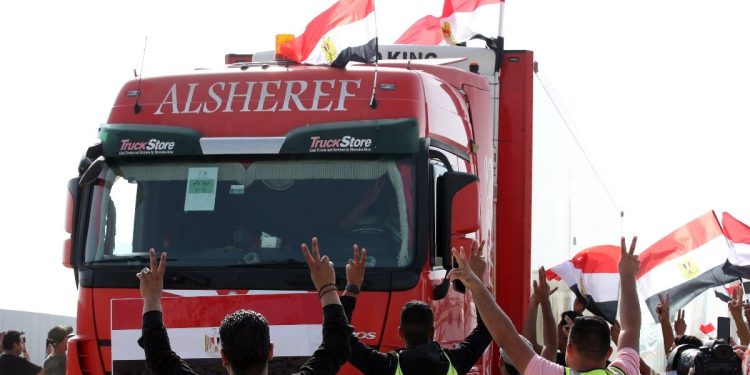 Gazze’ye insani yardım!  Refah Sınır Kapısı’ndan 51 tır geçti…