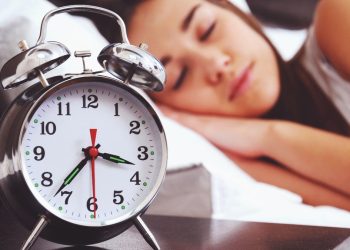 Sadece 3 saat uyuyup zinde uyanmak için bunları mutlaka deneyin